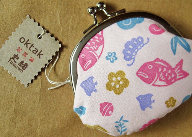 Coin purse Japanese motifs on pink collaboration with Fumiwo