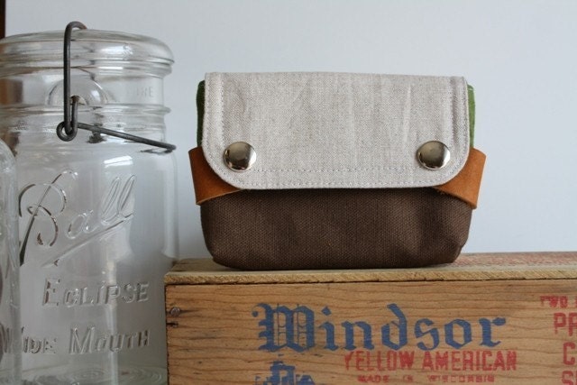 BEST SELLER  small pouch - dirt brown and pine green