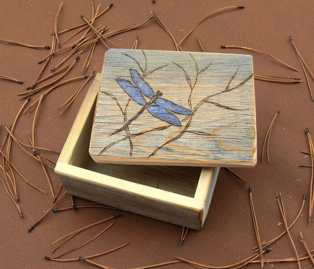Rustic Small Wooden Keepsake BOX ..with etched dragonfly ..reclaimed wood trinket / jewelry box