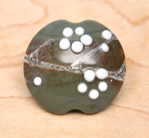 Green Japanese Flower Bead