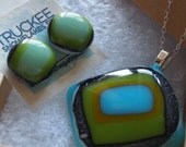 Organic moss and turquoise: A Menagerie of earth inspired tones in this set of earrings and a simple pendant