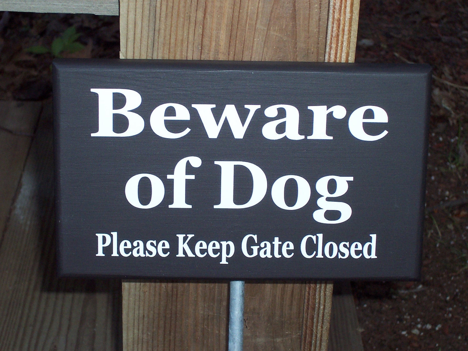 Beware of Dog Please Keep Gate Closed Wood Vinyl Sign with Metal Stake Yard Garden Outdoor Home Decor