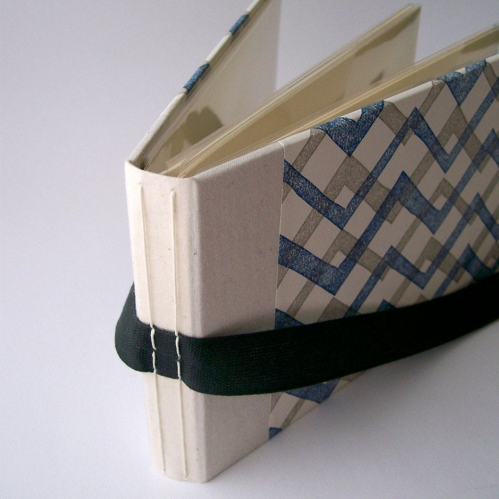 Brag Book In Marine ZigZag