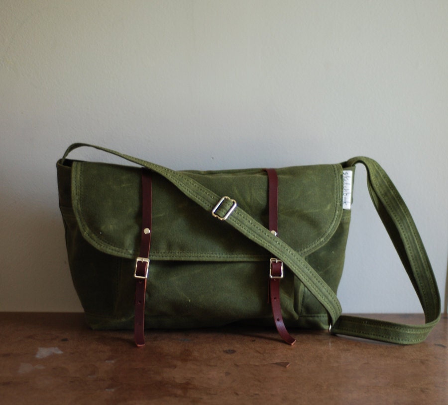 The Field Bag in Waxed Canvas