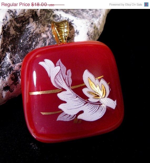 On SALE Gold Trimmed Leaves Pendant