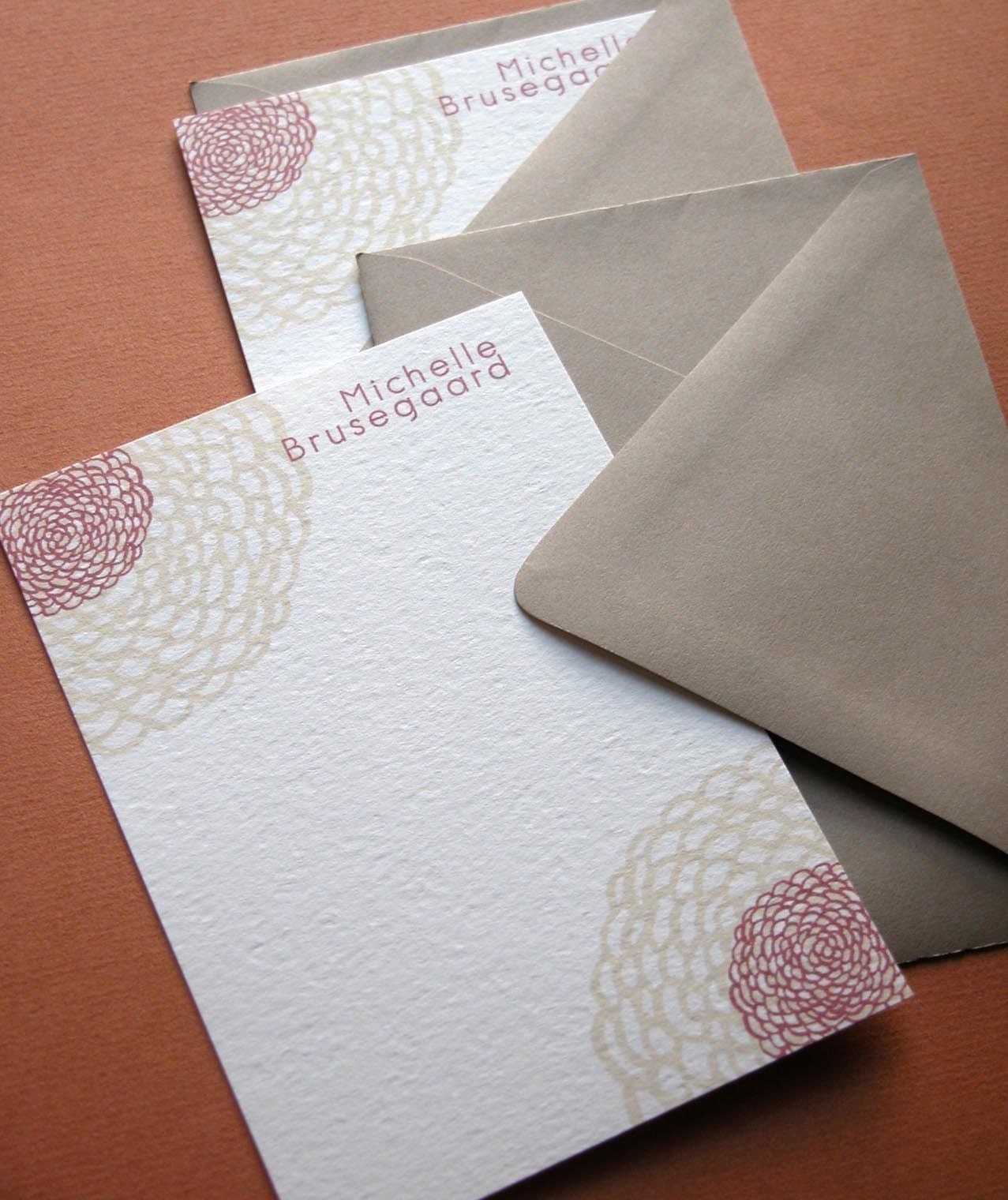 Set of 10 personalized flat notes- Mum Motif in pale orange and Dusty Red  With Khaki Envelopes