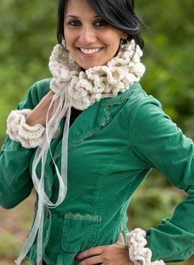 Dorrit Collar and Cuffs