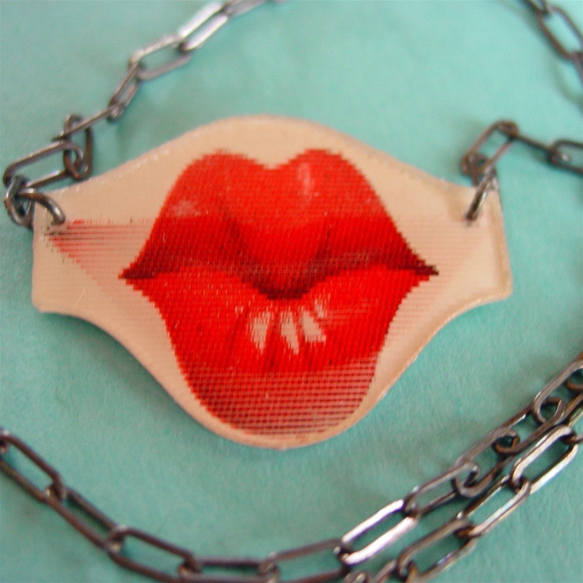 Kiss. Smooching Necklace.