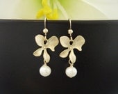 Orchid Pearl earrings, Orchid jewelry, Gold fill earrings, Birthday Girl, Bridesmaid Earrings, Simple Wedding Gift Idea