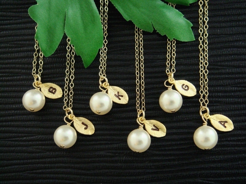 Initial Pendant Pearl necklace, Personalized Monogram Necklace, Gold Leaf charm Necklace, Bridesmaid gifts, Sister, Flower girl, Wedding