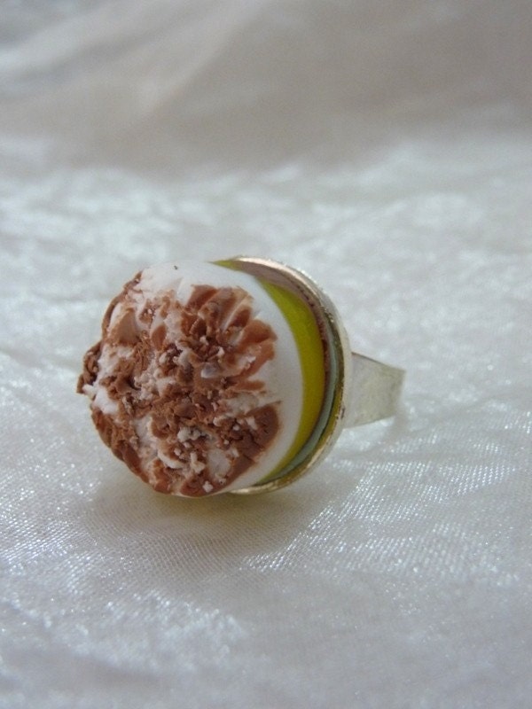 Lemon Meringue Pie Ring