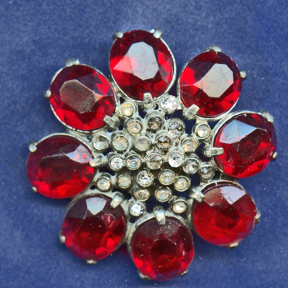 Button HUGE with RED and CLEAR Rhinestones Vintage Silvertone1 5/8 inch size 8023