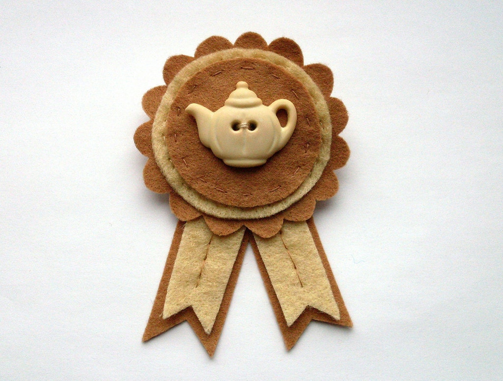 Sale: Teapot Rosette, felt brooch, brown and cream