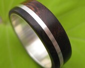 Solsticio Nacascolo - sustainable wood and recycled sterling ring
