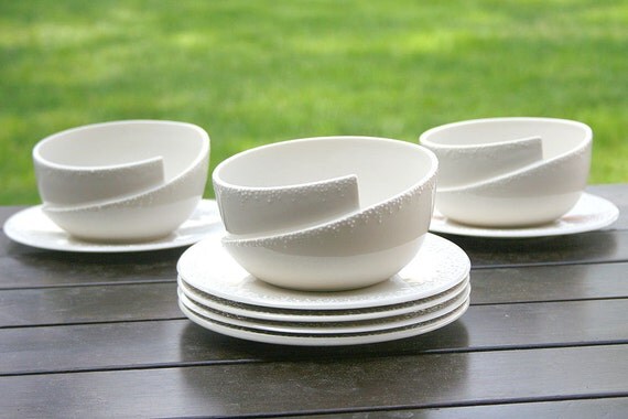Bowl White - Porcelain Whirl Bowl with White Pebbles