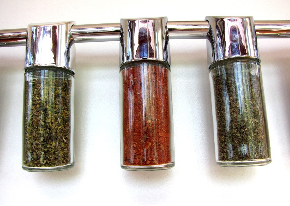 Totemspice spice storage rack. Spice blends from across the globe. An excellent housewarming or wedding gift.