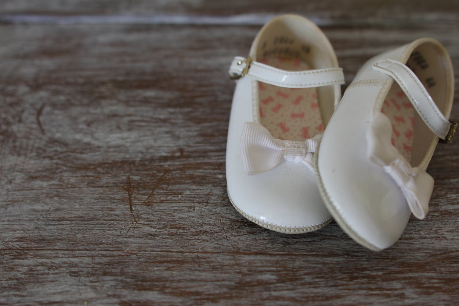 Vintage White Baby Shoes with Buckle - Retro Girl Patten Leather with Bow Dress Shoes - Flats Mary Janes - Newborn Shower Gift - Baby Girl