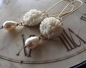 Ivory Bridal Jewelry,Tear Drop Pearl Earrings, Vintage Inspired Wedding, Cream Pearl Earrings