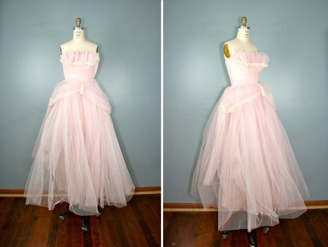 Vintage .1950s . TULLE . shelf . bust . prom . dress