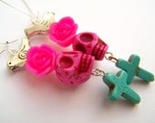 Neon Pink & Turquoise Frida Kahlo Earrings - Rosado - Birds, Roses, Skulls, and Crosses on Kidneywires