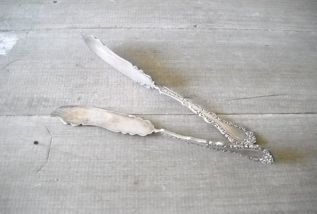 2 Antique Rogers Silverplate Twisted Master Butter Knives Pat 1901 Simeon George