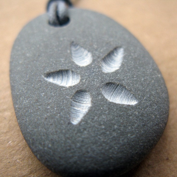 flower beach pebble necklace