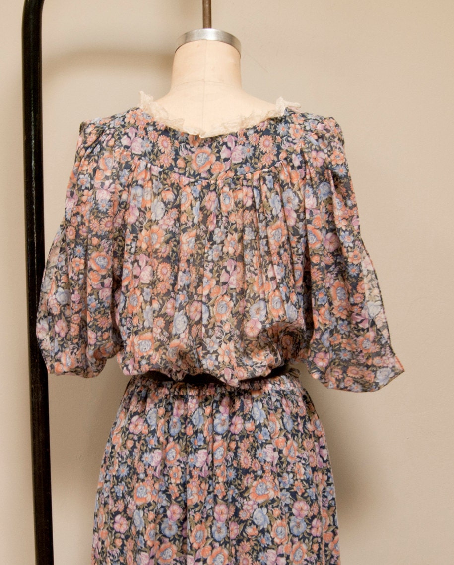 Vintage 70s Belted Peasant Dress with Floral Pattern