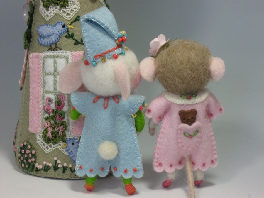 Dressed Mouse/Bunny Class  Needle Felting Class to create BOTH the Bunny and Mouse By Barby Anderson (Kit Available and sold separately)