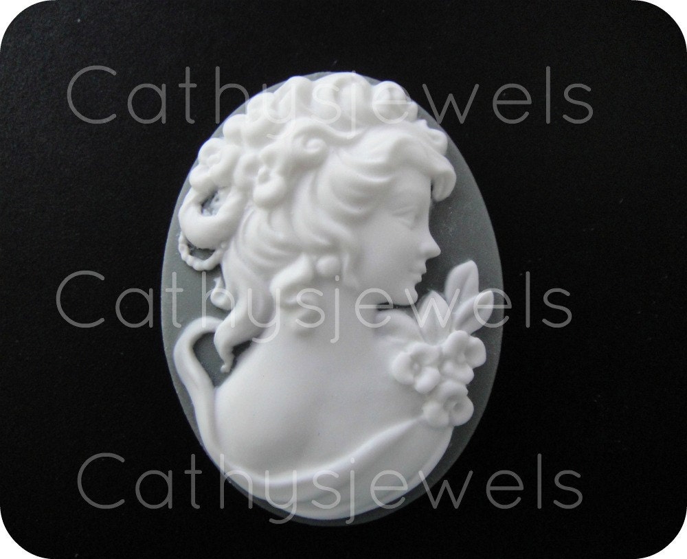 Beautiful Edwardian Women Cameo 40x30