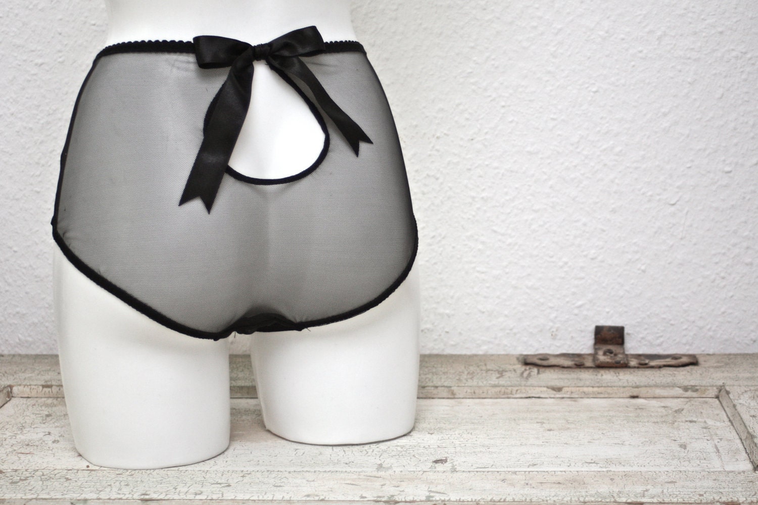 The "Peek-a-Boo" - black mesh high-rise pinup-panties with cut-out in the back - available in plus size & custom sizes