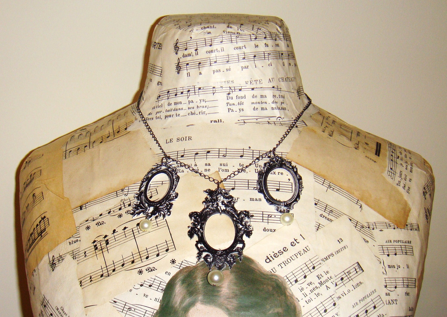 Victorian Frames - Necklace