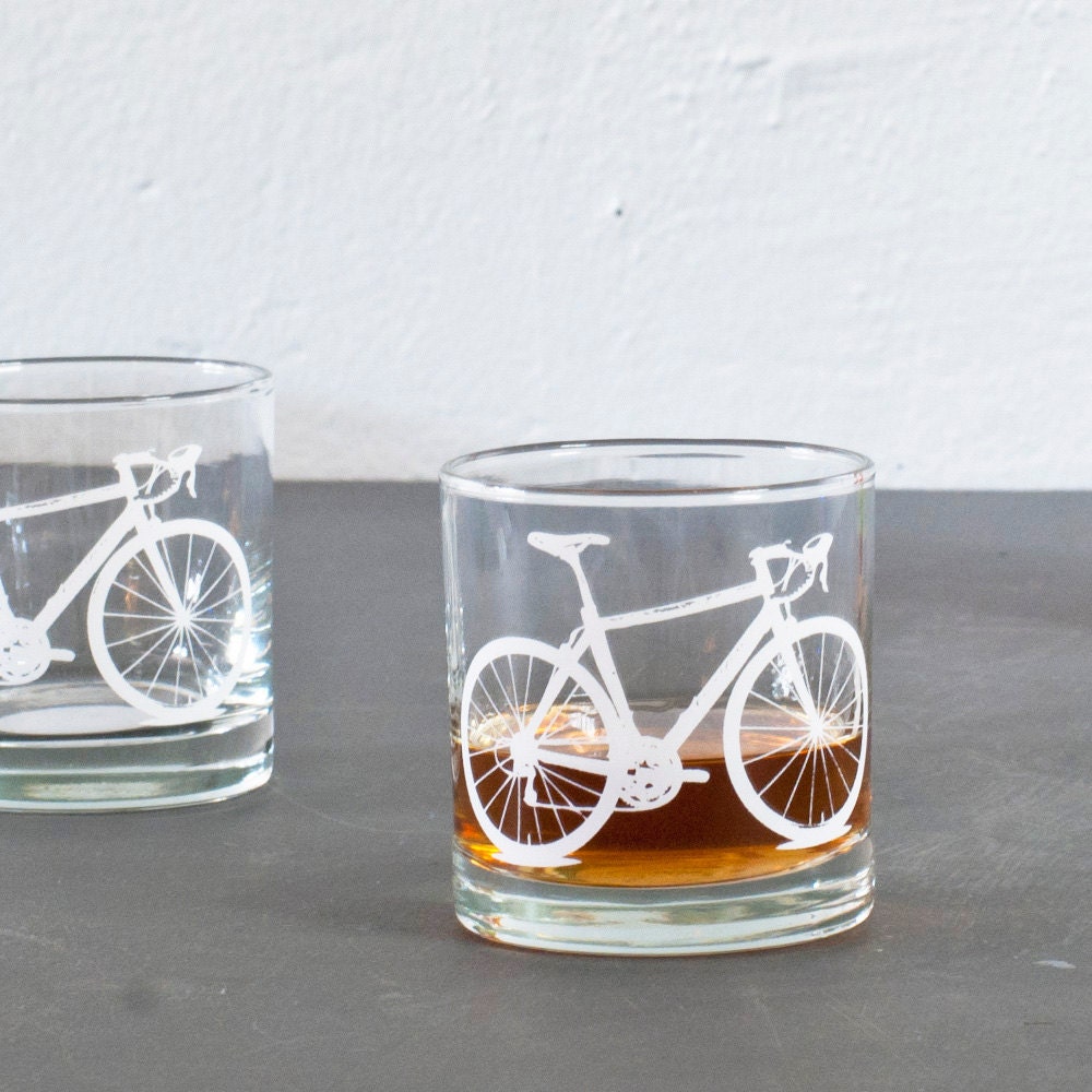 2 bicycle rocks glasses, white bike