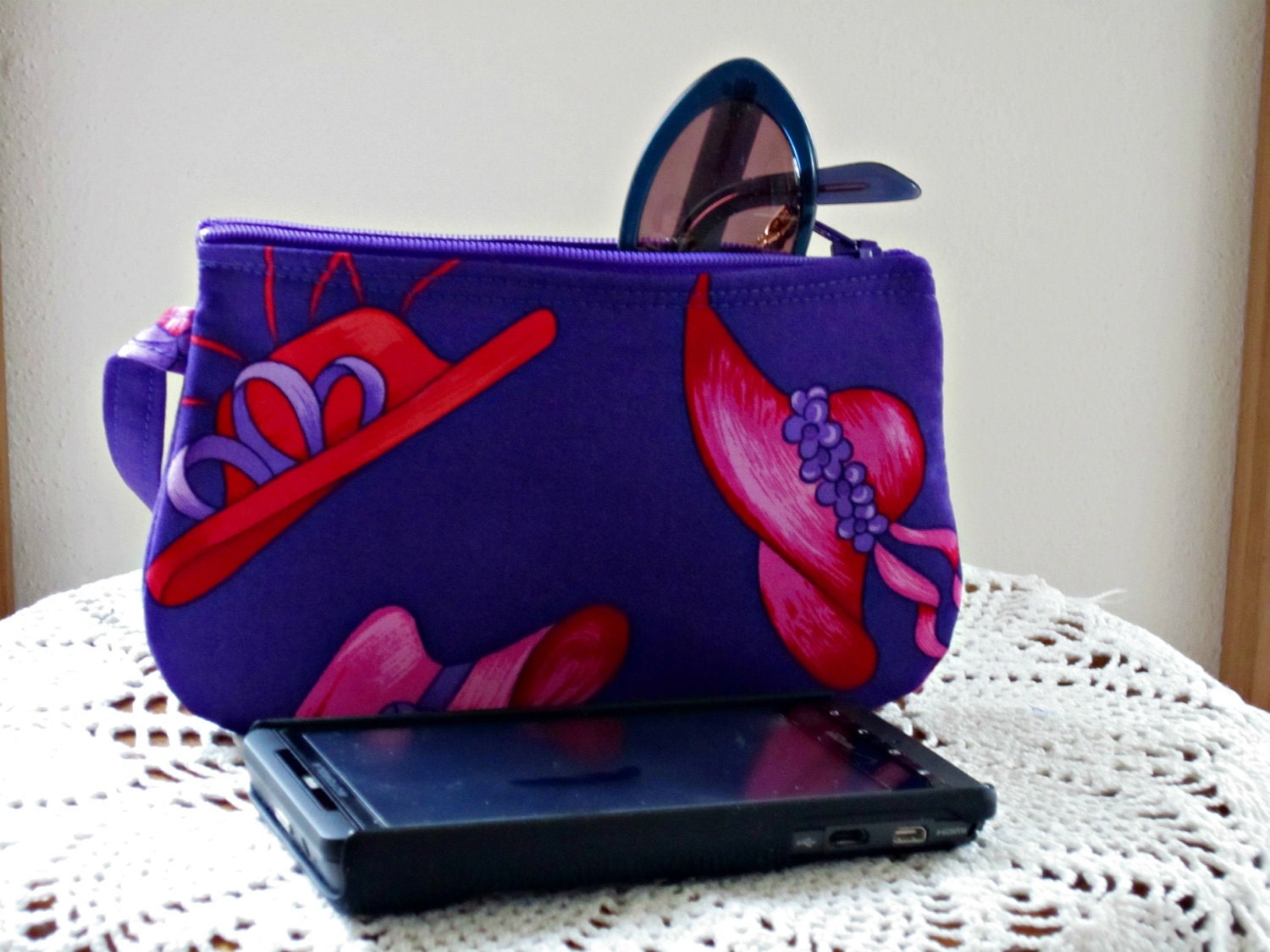 Wristlet Clutch Gadget Purse Amall Camera Bag in Red Hat Society