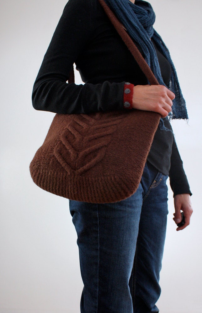 Felted Shoulder Bag in Chocolate