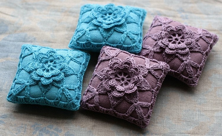 Linen pincushion - crochet motif