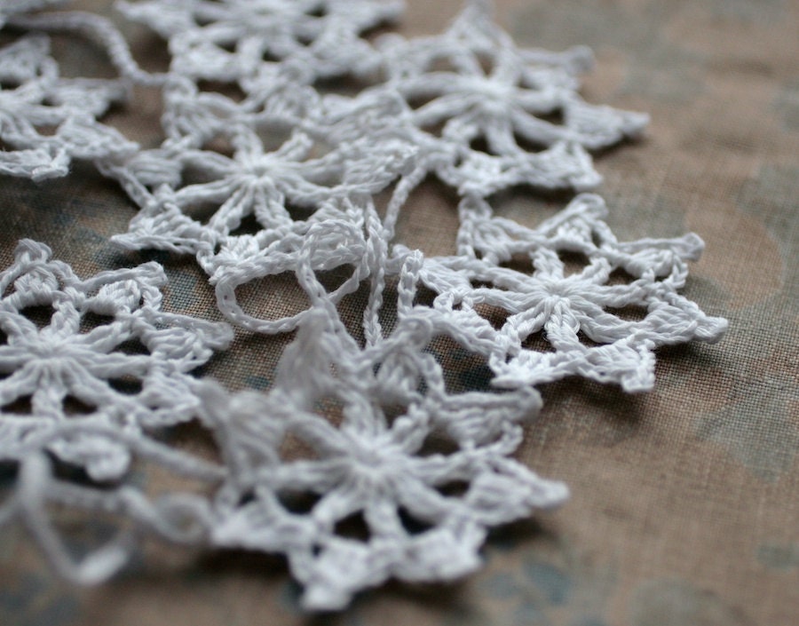 Crochet Garland - Wall Hanging - Small Doily Bunting -- Snowflake garland - Snow White