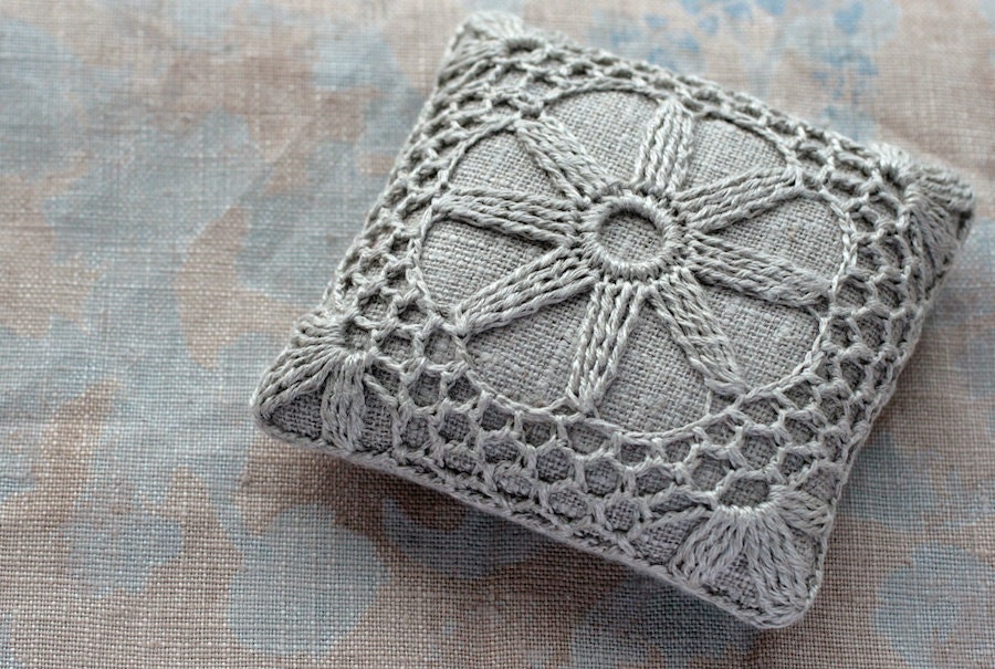 Linen pincushion - crochet motif