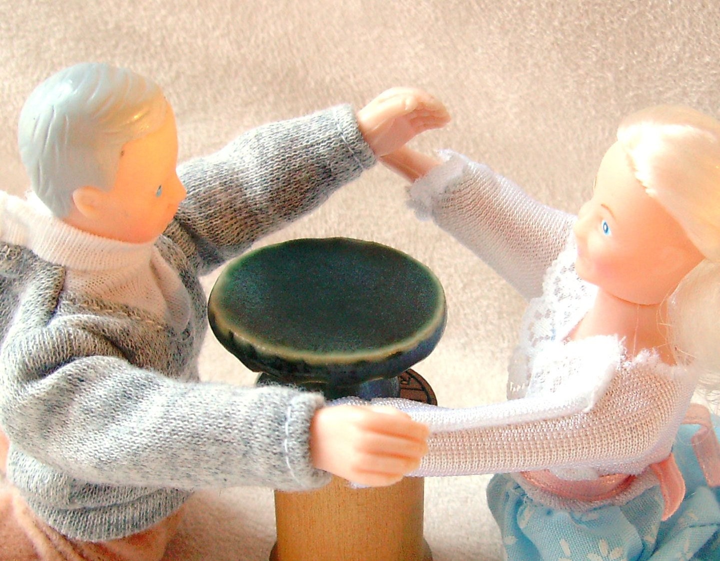 Green Cake Stand Miniature