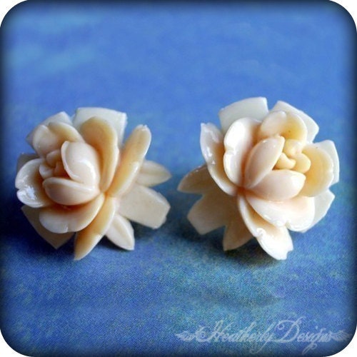 Roselings: vintage cream flower .925 sterling silver post earrings