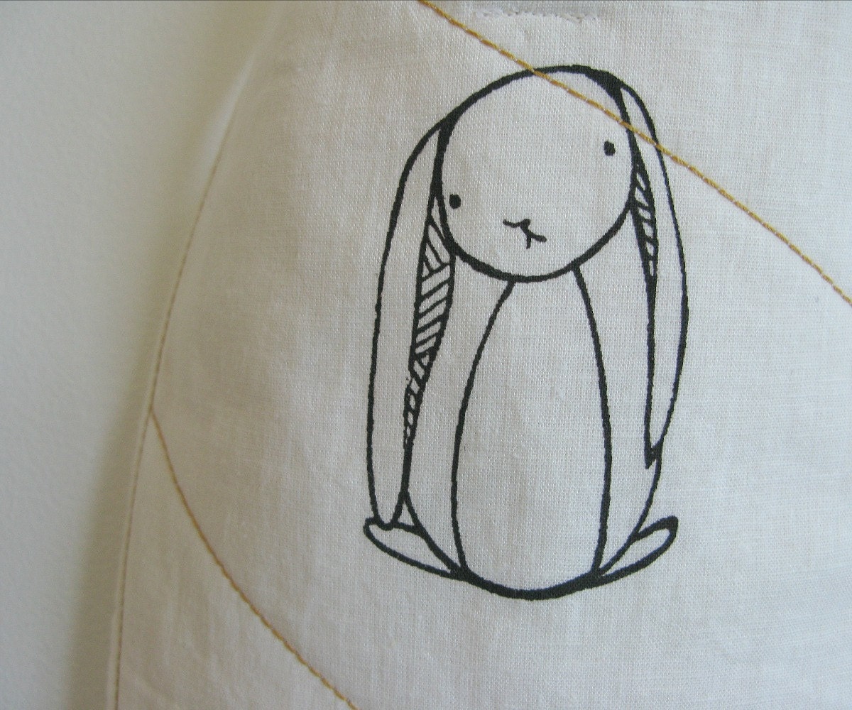 organic baby bib (rabbit)