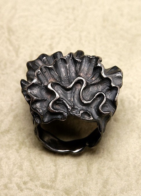Ruffle Ring- black patina