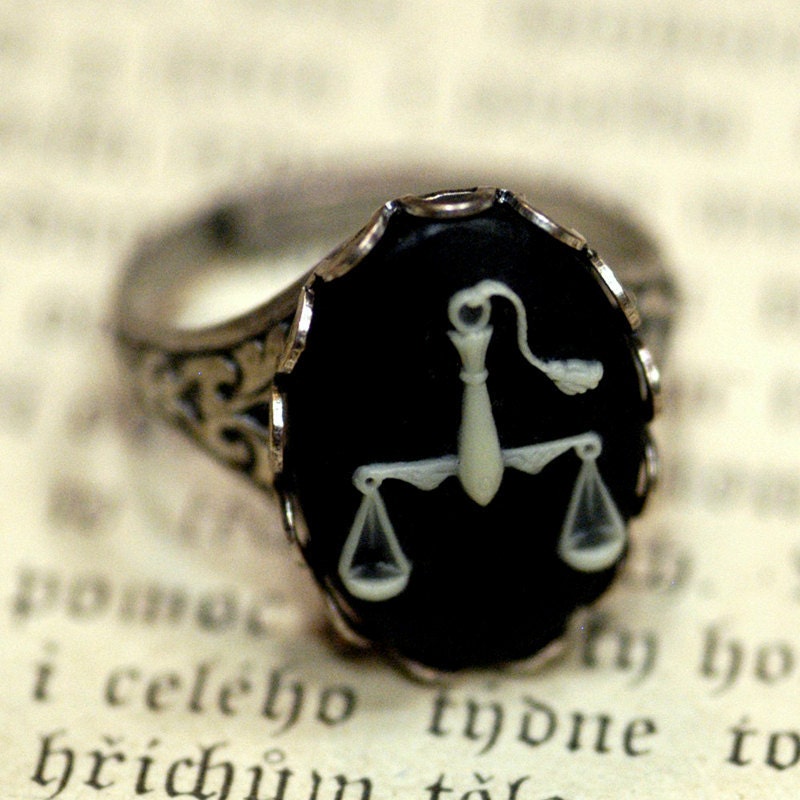 Vintage Zodiac Cameo Ring - Libra