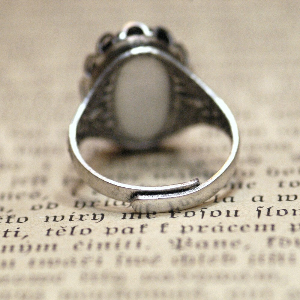 Vintage Zodiac Cameo Ring - Pisces