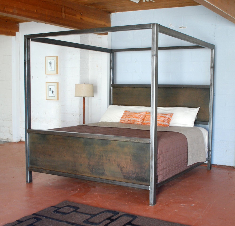 Kraftig Canopy Bed