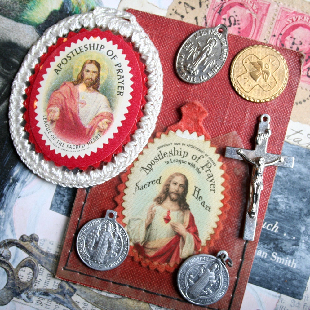 7 Piece Vintage SCAPULA HOLY Medals CRUCIFIX Catholic Religous Jewelry Collage Assemblage 1