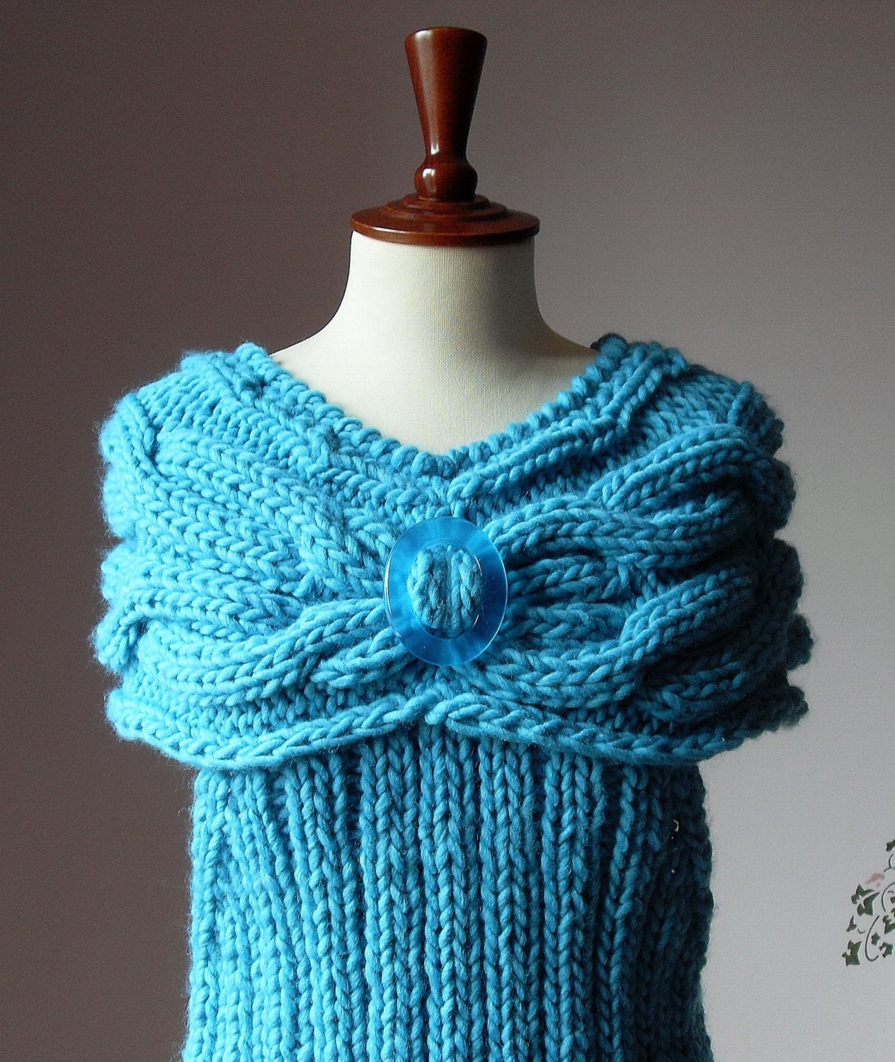 Sweater whit cables on yoke Turquoise