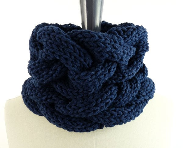 Cowl in Nautical Blue Merino Wool for Men and Women. Chunky Knit Infinity Loop. Navy Blue. Spring and Winter Knit Handmade in France.