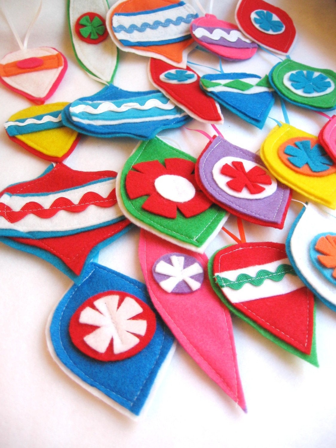 Christmas tree ornaments - retro style -  made from eco friendly felt.. set of 5