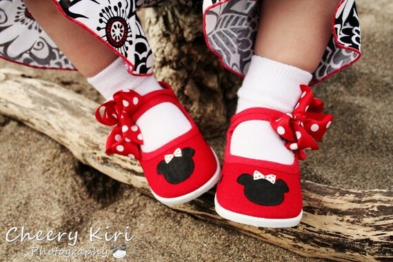 Minnie Mouse shoes - Hand painted red minnie mouse inspired buckle maryjane shoes with removeable hairclip bows for girls, baby toddler