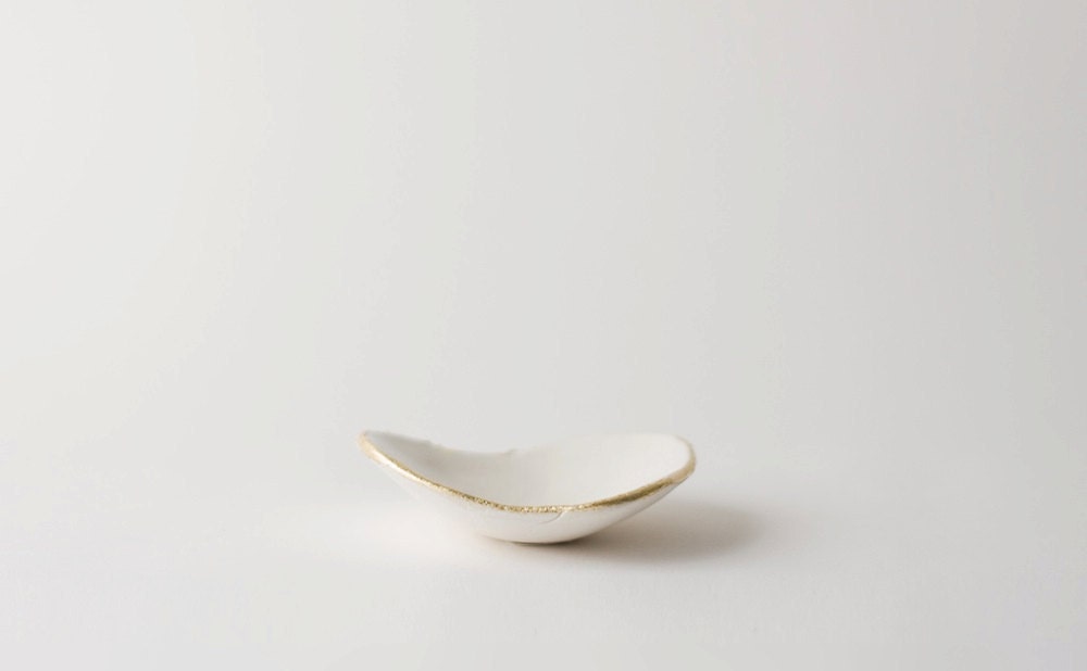 Tiny Gold Lip Dish
